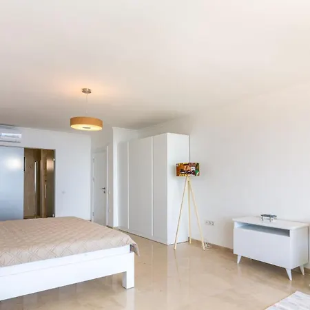 Sea View 5-bedroom In With Private Pool & Garden Villa Kalkan