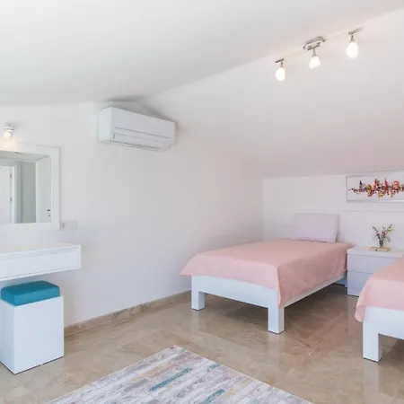 Villa Sea View 5-bedroom In With Private Pool & Garden