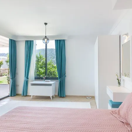 Sea View 5-bedroom In With Private Pool & Garden Villa Kalkan