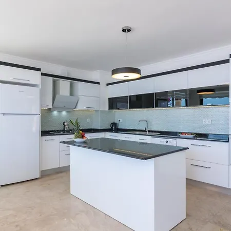 Sea View 5-bedroom In With Private Pool & Garden Kalkan