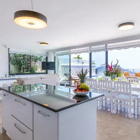 Villa Sea View 5-bedroom In With Private Pool & Garden