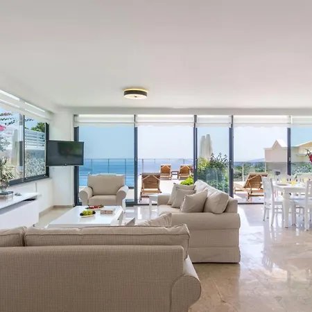 Sea View 5-bedroom In With Private Pool & Garden Villa Kalkan