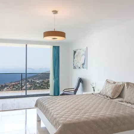 Sea View 5-bedroom In With Private Pool & Garden