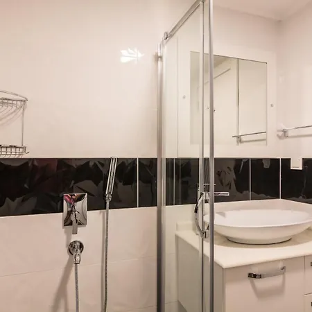 Sea View 5-bedroom In With Private Pool & Garden קלקן