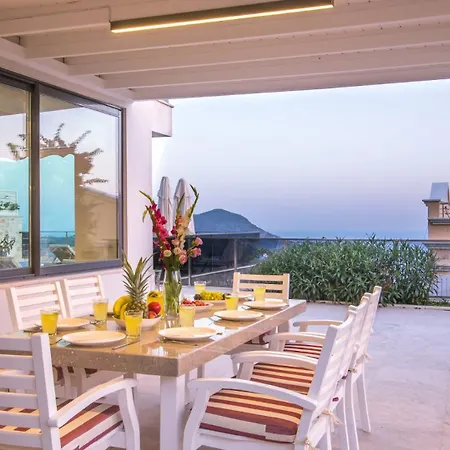 Sea View 5-bedroom In With Private Pool & Garden *