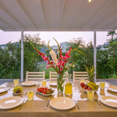 Sea View 5-bedroom In With Private Pool & Garden קלקן