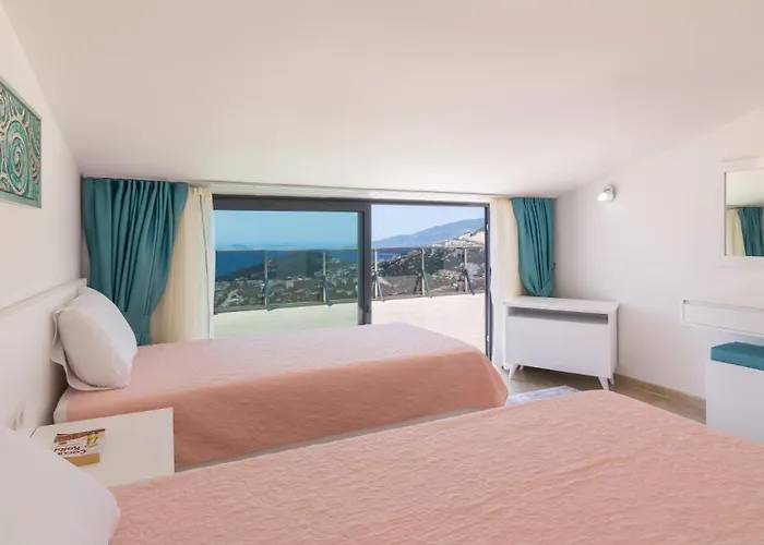 Sea View 5-bedroom In With Private Pool & Garden *