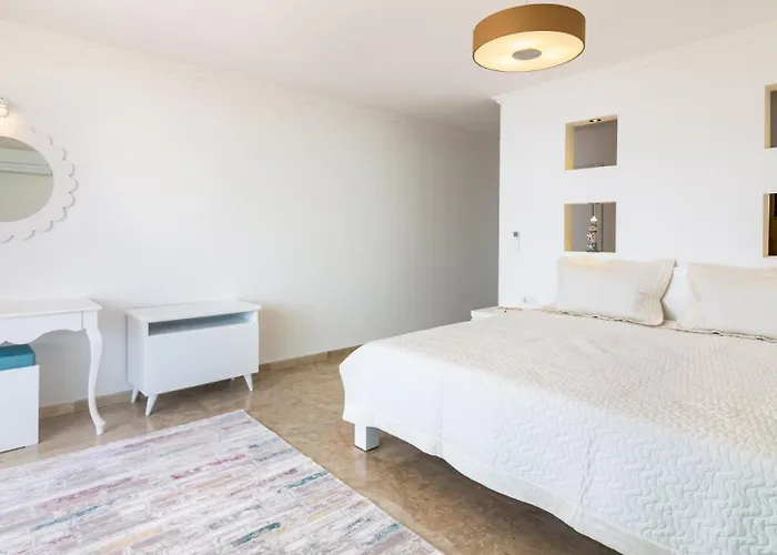 빌라 Sea View 5-bedroom In With Private Pool & Garden
