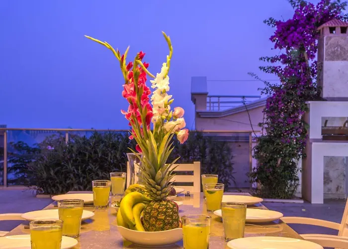 Sea View 5-bedroom In With Private Pool & Garden
