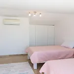 Sea View 5-bedroom In With Private Pool & Garden