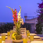 Sea View 5-bedroom In With Private Pool & Garden
