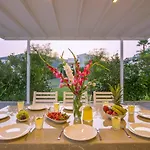 Sea View 5-bedroom In With Private Pool & Garden 칼칸