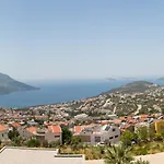 Sea View 5-bedroom In With Private Pool & Garden